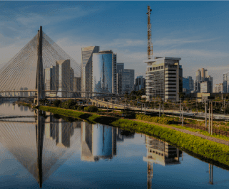 ônibus saindo da Rodoviária de São Carlos para São Paulo